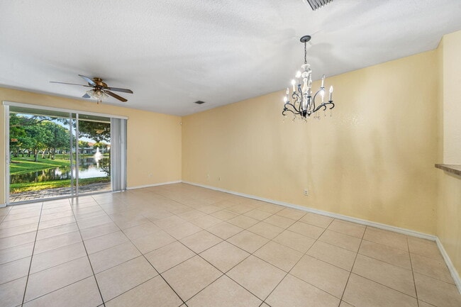 Building Photo - 1927 Alamanda Way