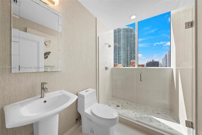 Building Photo - 2020 N Bayshore Dr