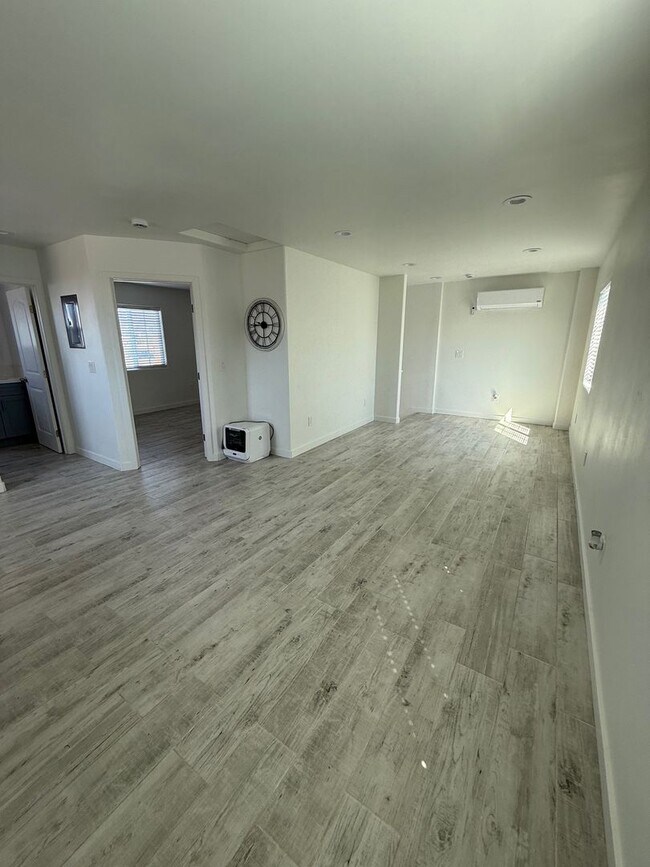 Building Photo - 521 Summerhill Dr