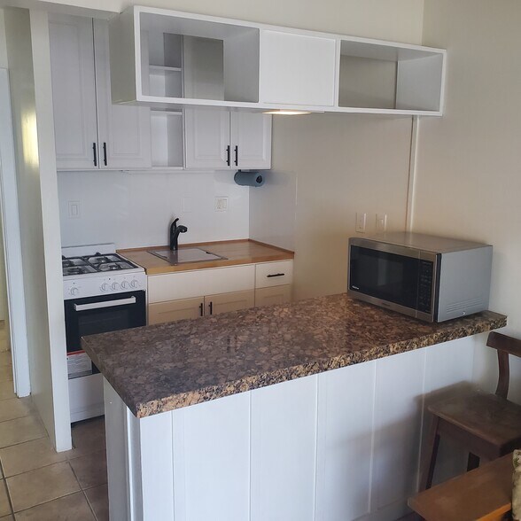Building Photo - 821 1/2 Coronado Ct
