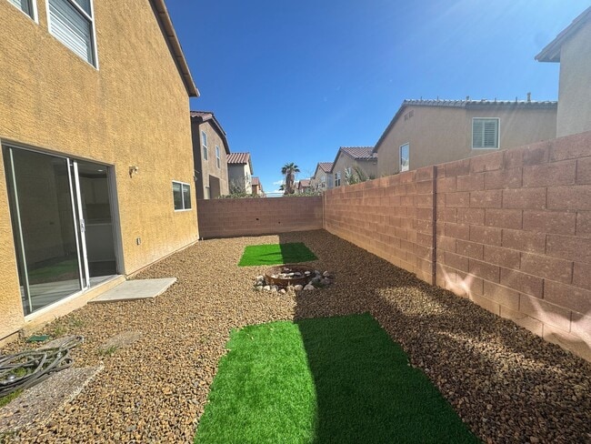 Building Photo - 6339 W Silver Ribbon Ct