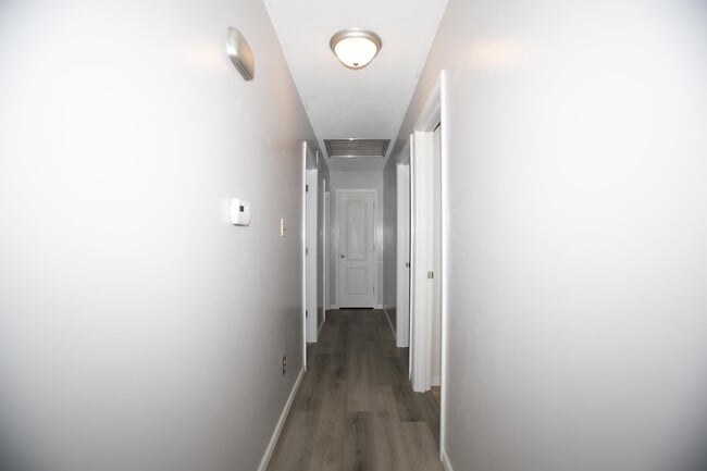Building Photo - 223 Mary Dr