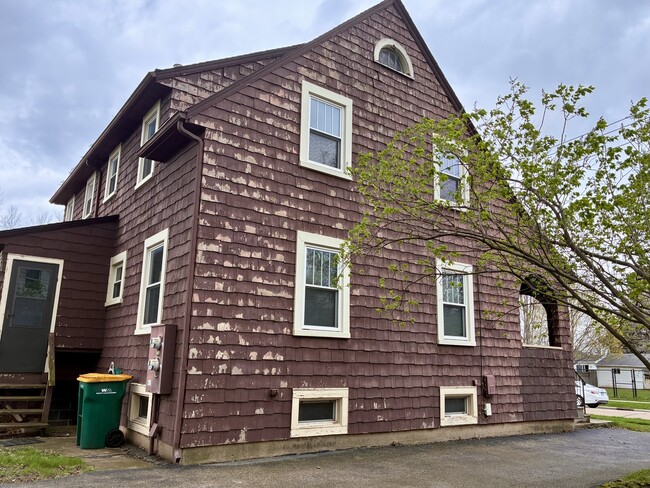 Building Photo - 254 Edward St