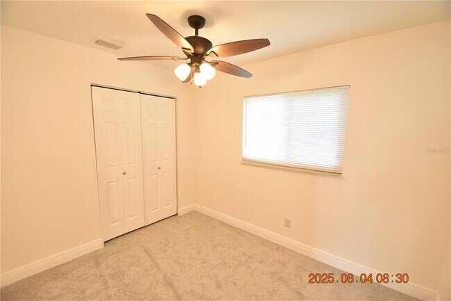 Building Photo - 417 Country Club Dr