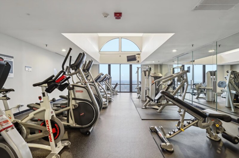 Building Photo - 963 Lake St