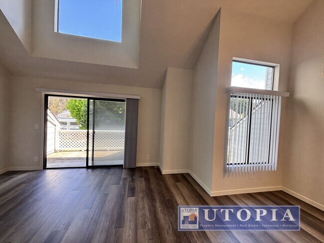 Building Photo - Newly Remodeled 2 Bed 1 Bath Unit Right Near Cabrillo College