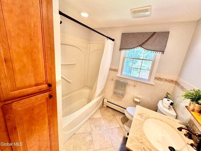 Building Photo - 11 Hearthside Dr