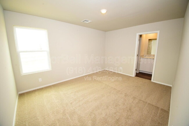 Building Photo - 3004 E 12th St