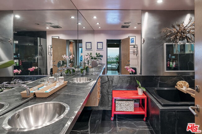 Building Photo - 8147 Mulholland Terrace