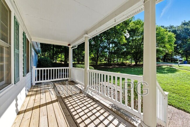 Building Photo - 1704 Clear Springs Cir