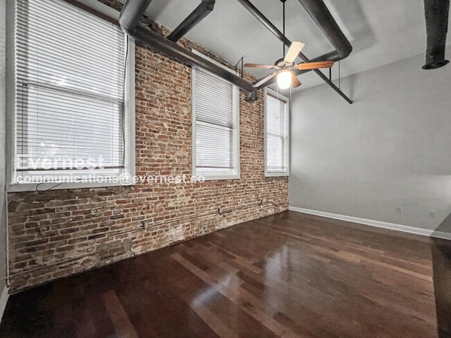 Building Photo - 2 Bed/2 Bath Condo with Modern Amenities / Pet-Friendly / Available Now!