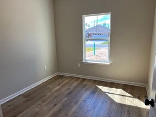 Building Photo - Single-Family House for Rent