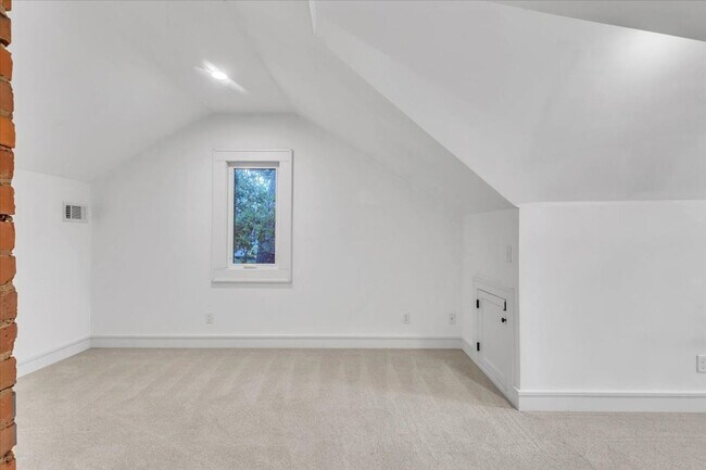 Building Photo - 331 E 54th St