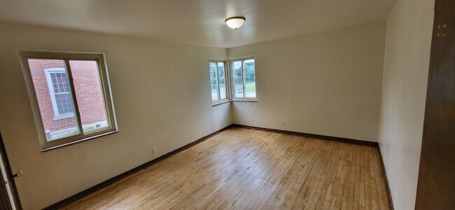 Building Photo - Single Level 2 Bed Half-Duplex