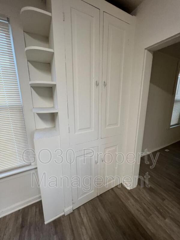 Building Photo - 403 Steel St