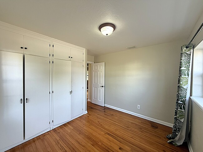 Building Photo - 3000 Knollwood Cir