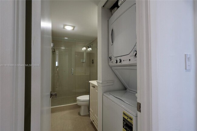 Building Photo - 20505 E Country Club Dr