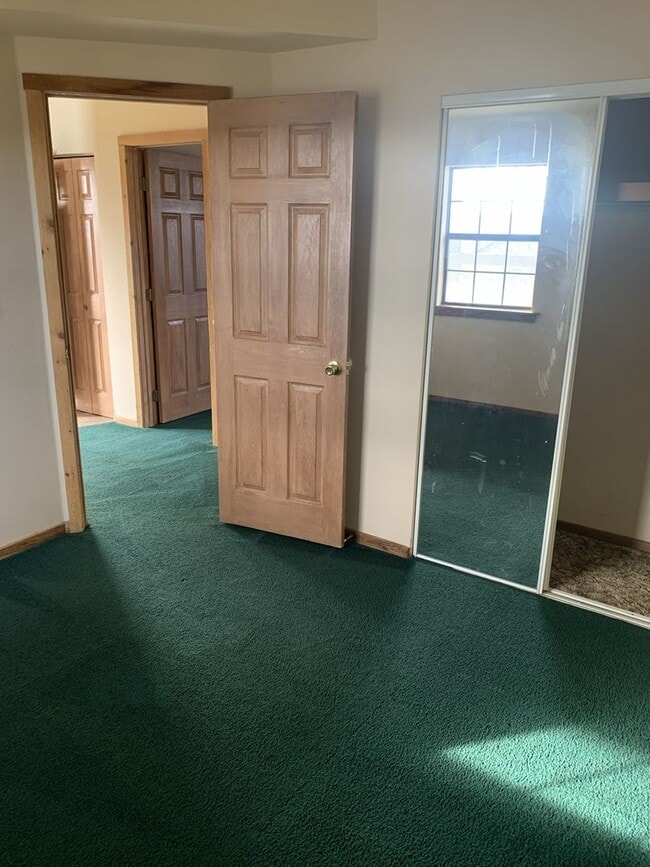 Building Photo - Duplex Available in Forsyth!