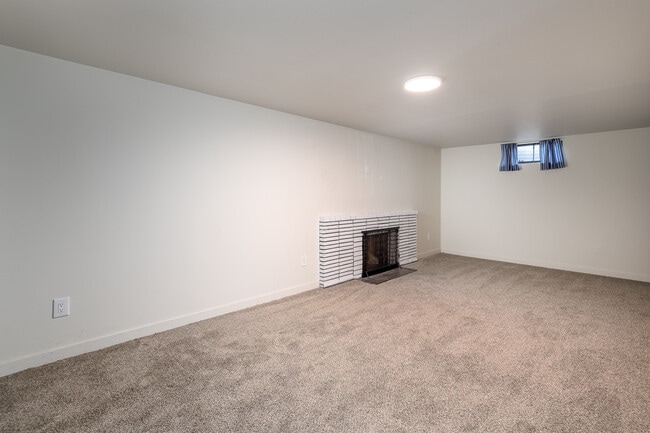 Building Photo - 3011 W Dalke Ave