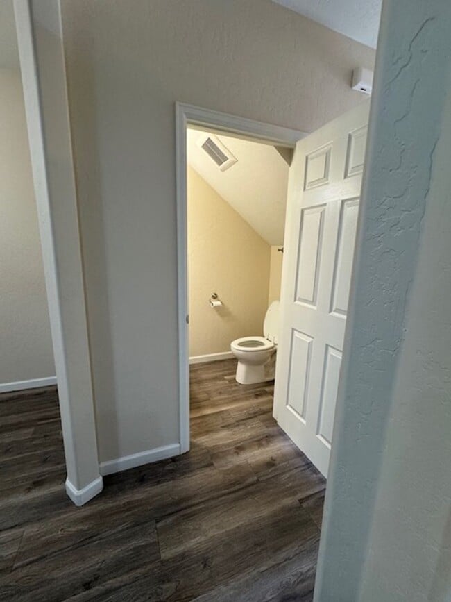 Building Photo - Modern 2-Story Townhome in Prime Mesa Mall Location!