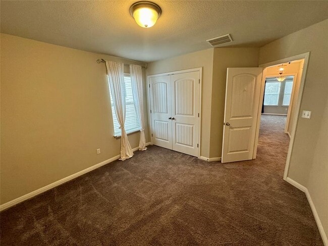 Building Photo - 120 Buckthorn Dr