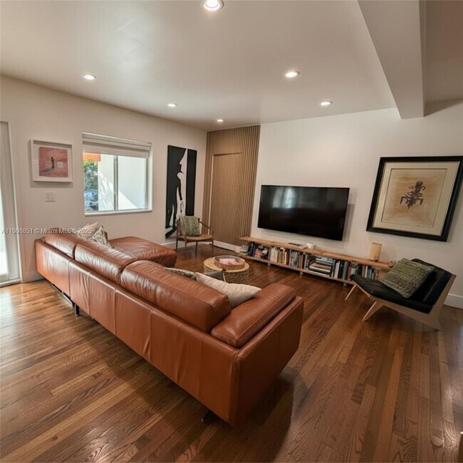 Building Photo - 1345 SW 60th Ct