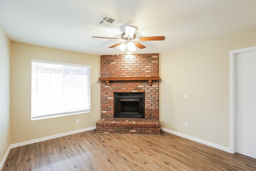 Building Photo - 9365 E Adobe Rd