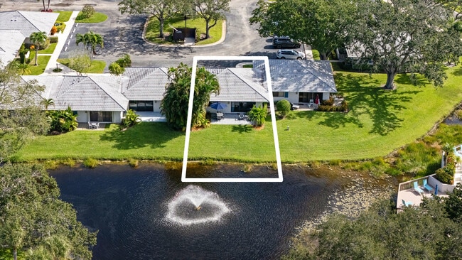 Building Photo - 206 Club Dr