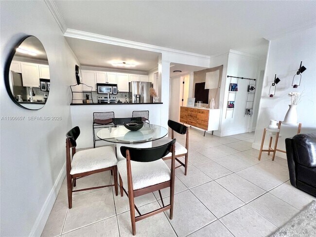 Building Photo - 600 NE 36th St