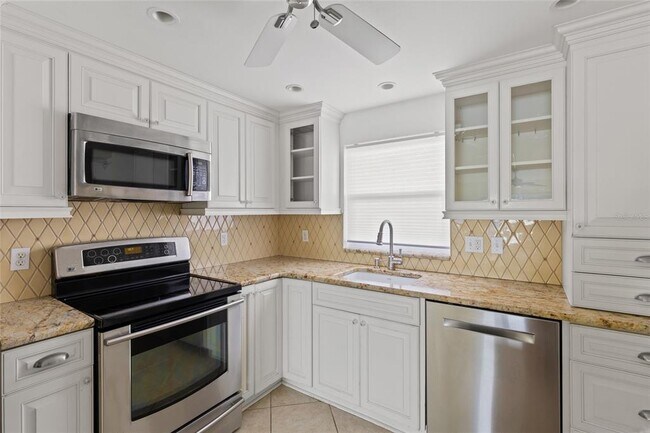 Building Photo - 4775 Cove Cir