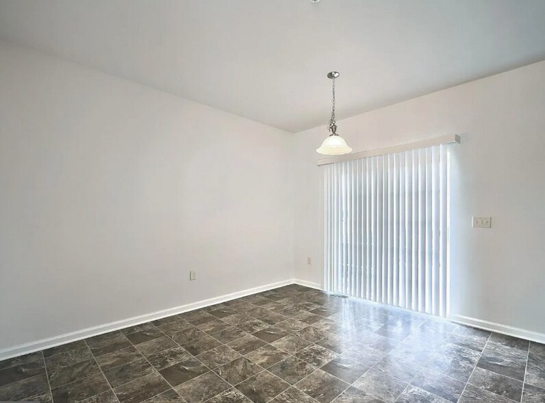 Building Photo - 2304 Sunny Hill Cir