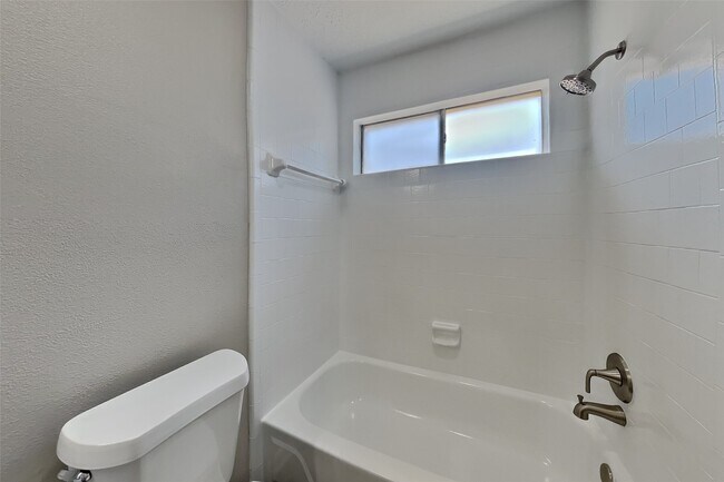 Building Photo - 4519 Kimball Dr