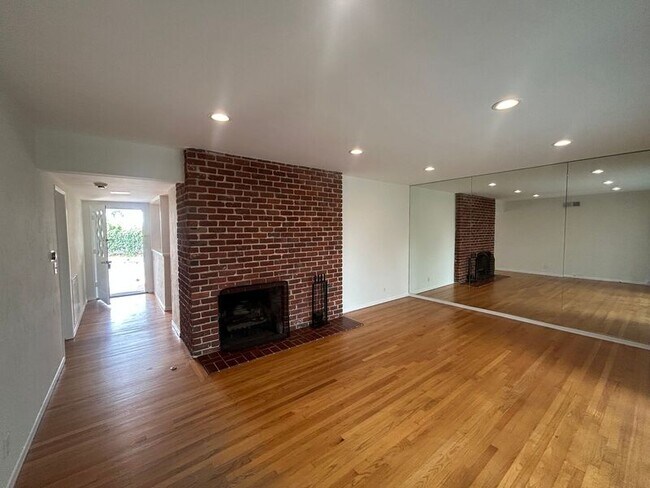 Building Photo - 279 Starlight Crest Dr