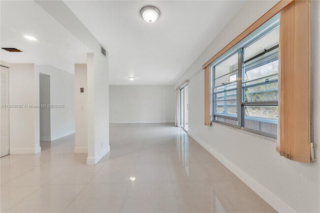 Building Photo - 100 SW 132nd Way