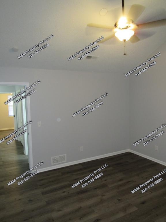 Building Photo - 1918 NE Knollbrook St