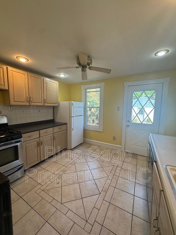 Building Photo - 754 Buck Ln