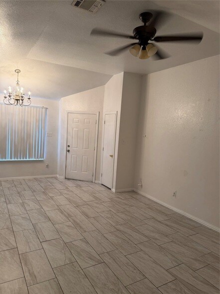 Building Photo - 609 Kings Way Dr