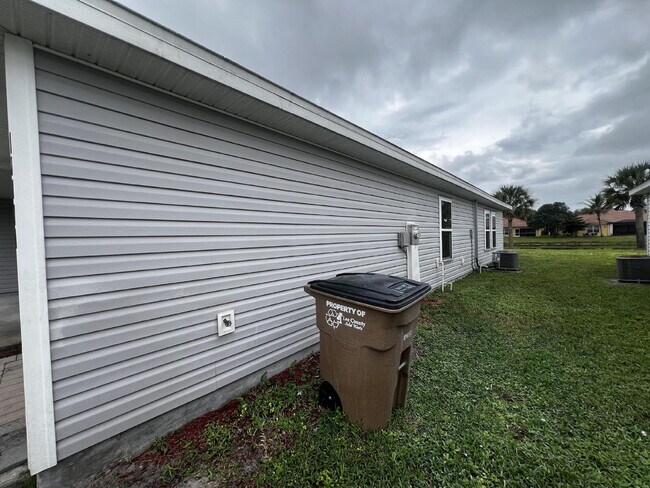 Building Photo - The Secret? Space. The Gift? $500 Off! APP...