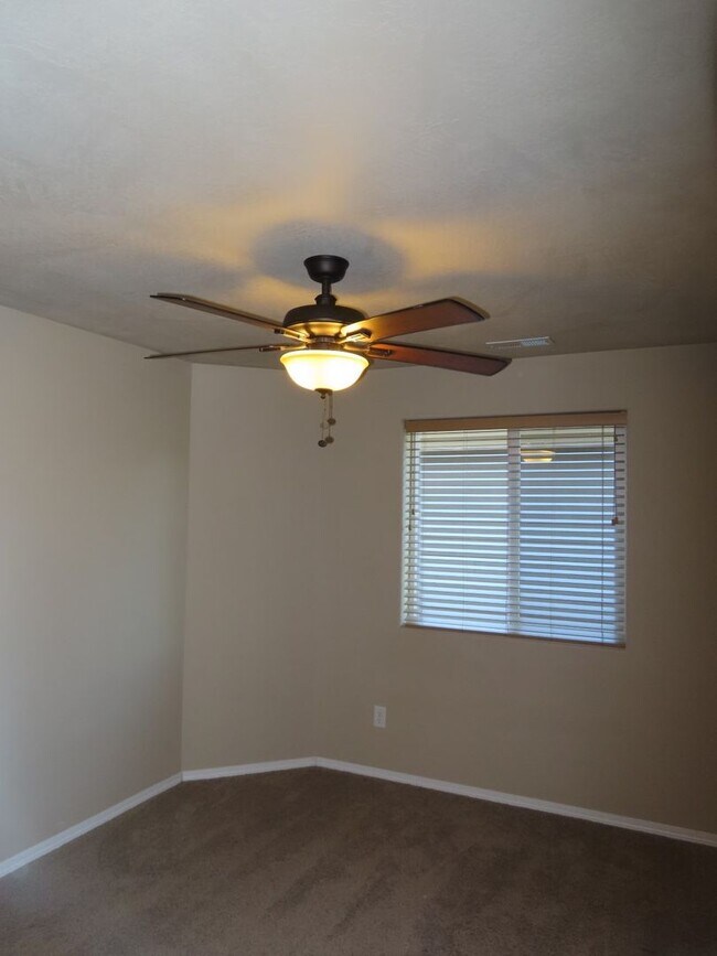 Building Photo - 61150 Snowbrush Dr