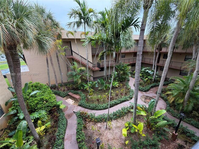 Building Photo - 10875 SW 112th Ave