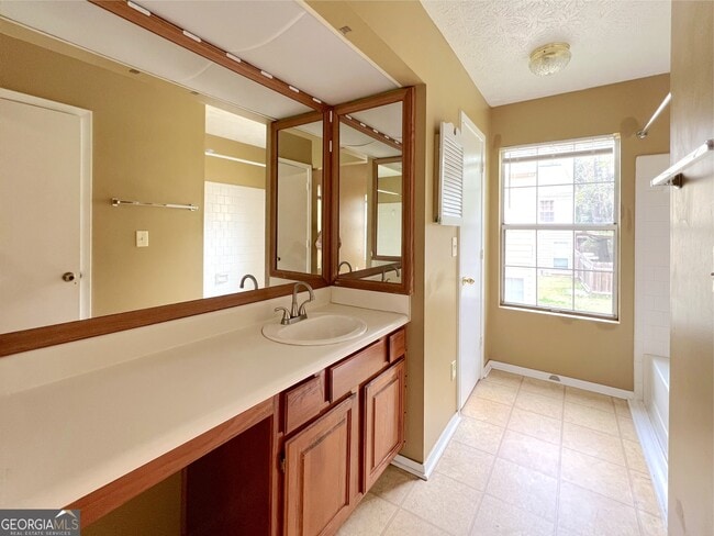 Building Photo - 790 Hampton Hill Ct