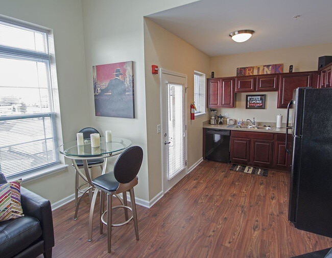 Interior Photo - Tenth & College Horizons
