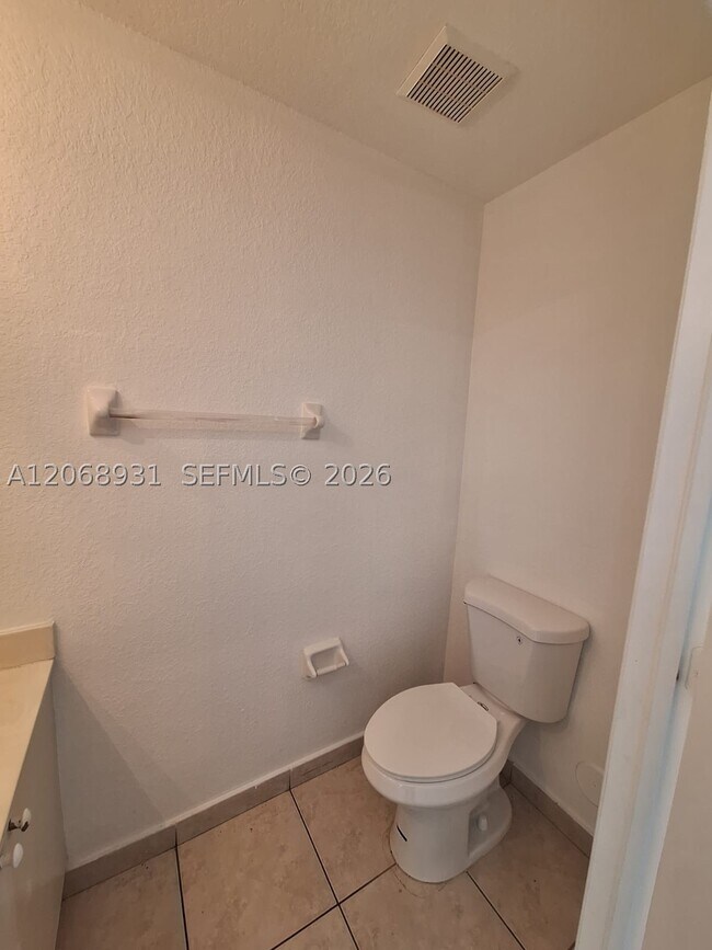 Building Photo - 1654 SE 31st Ct