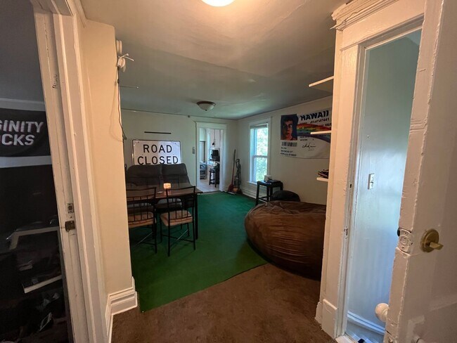 Building Photo - JUNE 2026 - Duluth MN 7 Bed - 2 Bath Singl...