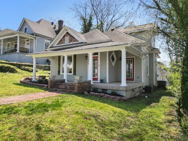 Building Photo - 1906 Vine St