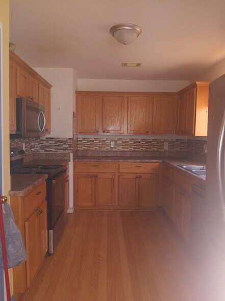 Kitchen - 206 Orchard Way