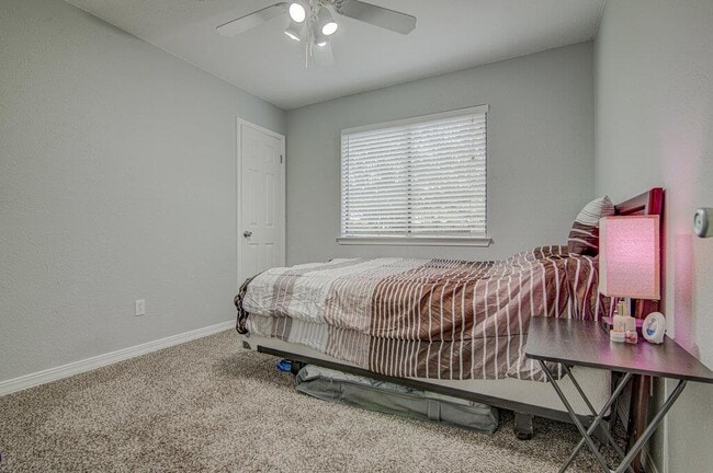 Building Photo - 2801 Norfolk Dr