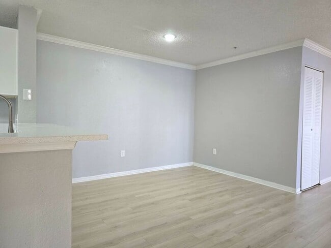 Building Photo - 4240 Summer Landing Dr