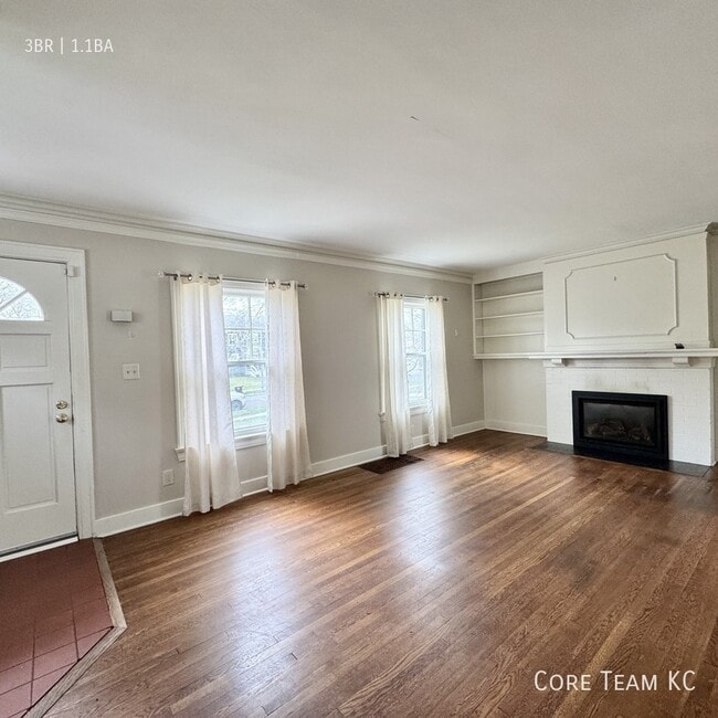 Building Photo - 411 W 60th Terrace