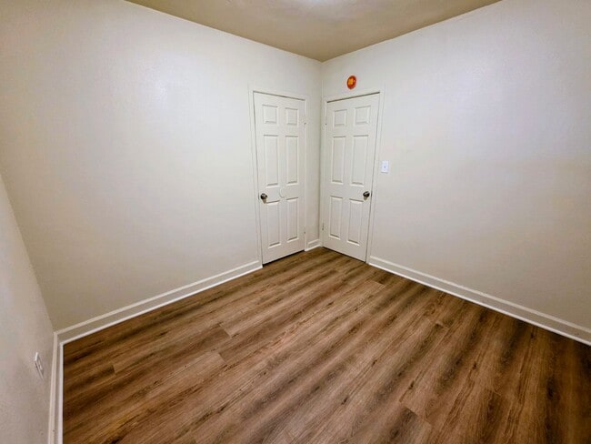 Building Photo - Spacious 4-bedroom, 2-bath house in San Bernardino near Del Rosa & Lynwood.